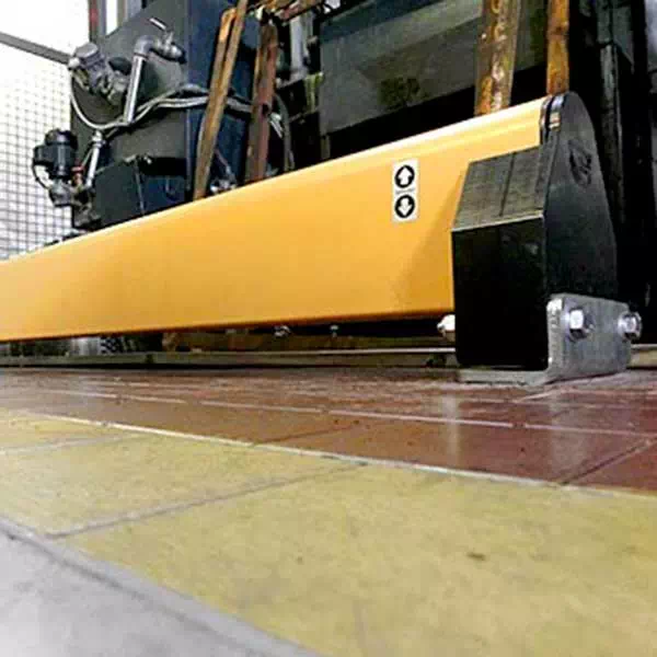 barriera-antiurto-sfilabile-a-un-profilo-protegge-macchina-industriale