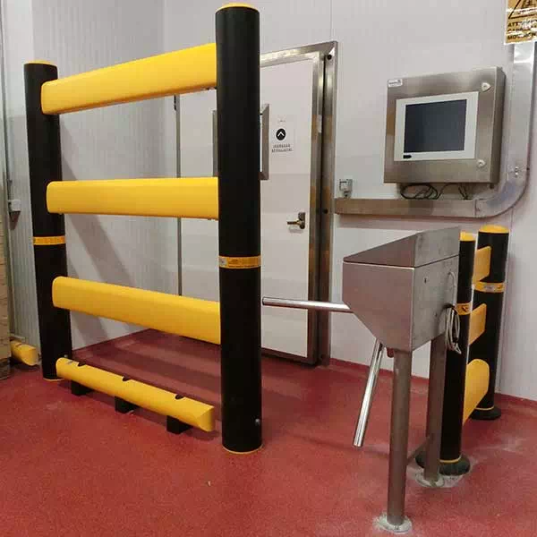 barriera-antiurto-a-tre-profili-per-la-protezione-di-ingresso-con-.tornello