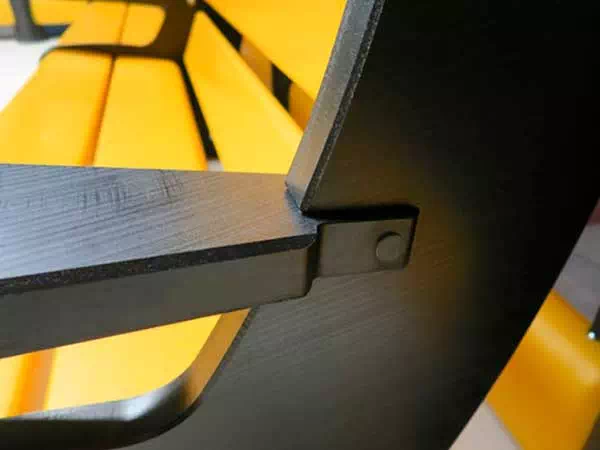 dettaglio-bracciolo-panchina-grande-GO-SYSTEMS-arredo-da-esterno