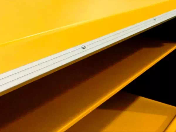 dettaglio-tavolo-scrivania-giallo-nero-GO-SYSTEMS