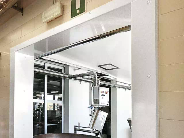 rivestimento-antiurto-a-lastra-per-vano-porta