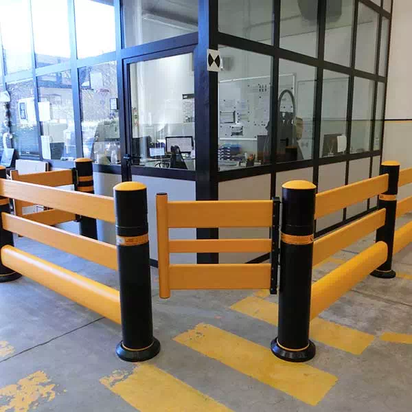 pedestrian gate for protecting the entrance to an industrial office
