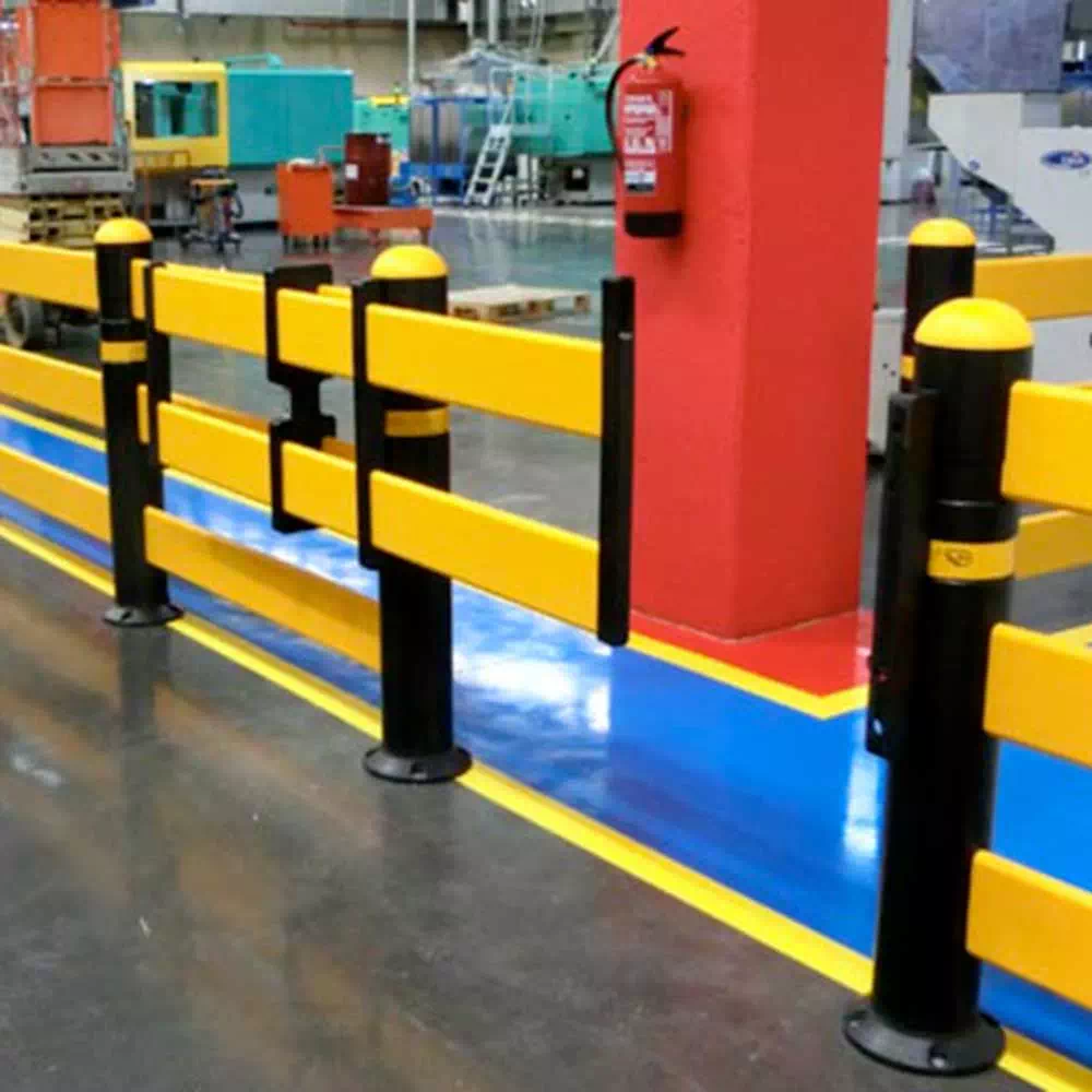 telescopic gate for securing industrial warehouses